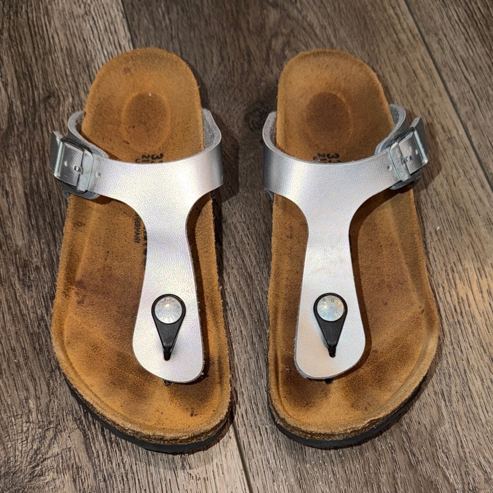 Girls Birkenstock Gizeh Sandals
